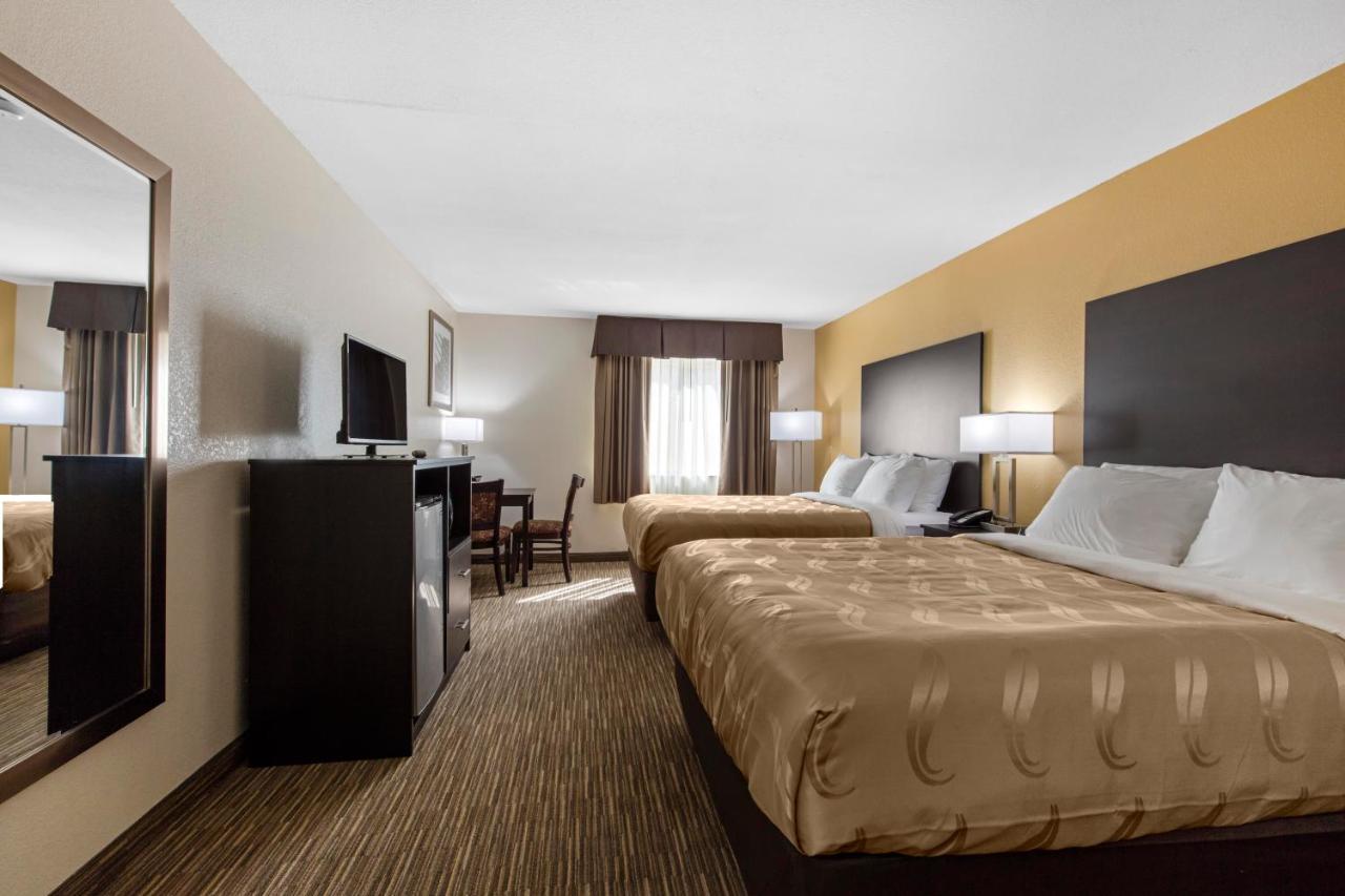 Quality Inn & Suites Metropolis I-24 Bagian luar foto
