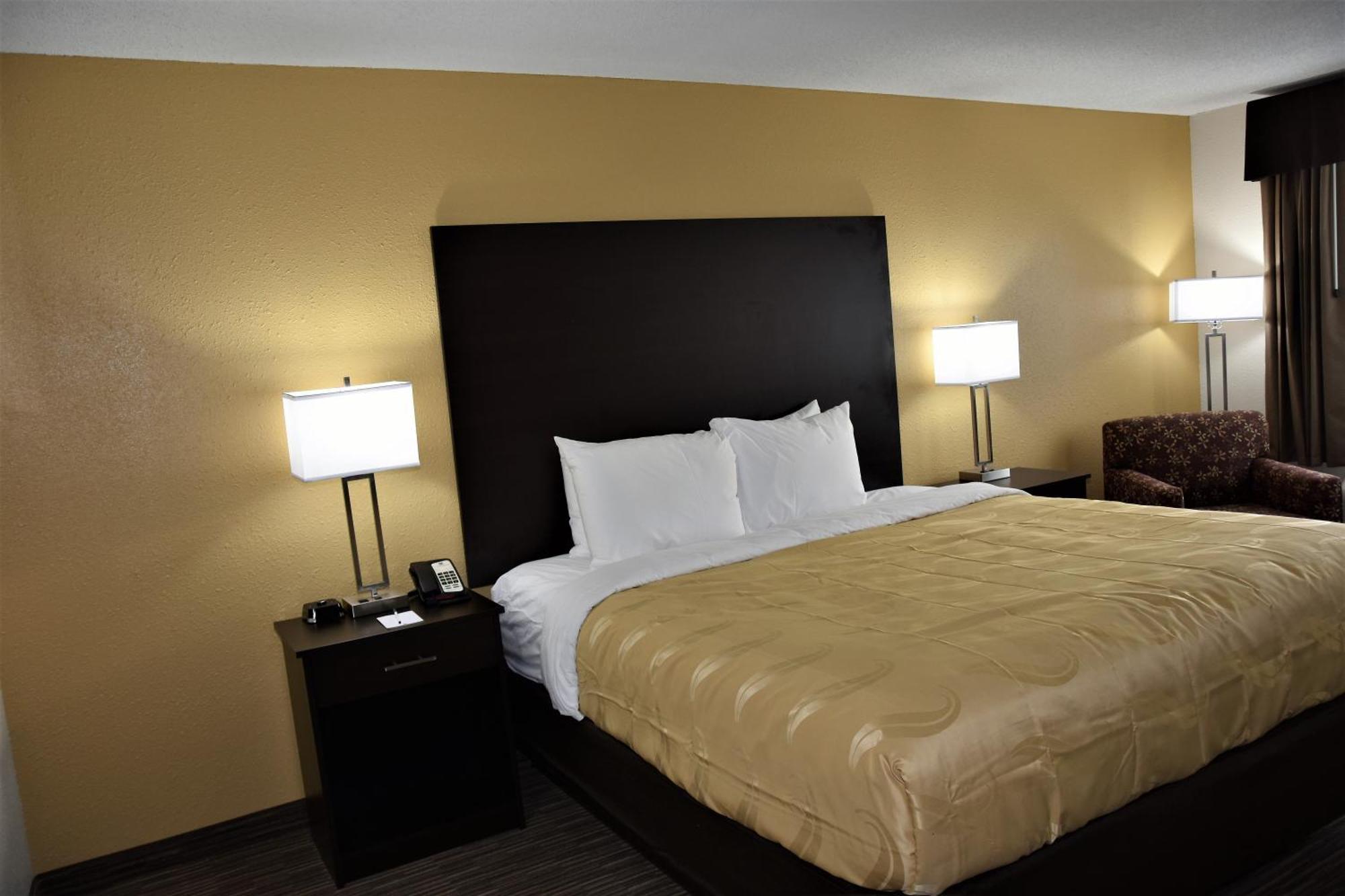 Quality Inn & Suites Metropolis I-24 Bagian luar foto