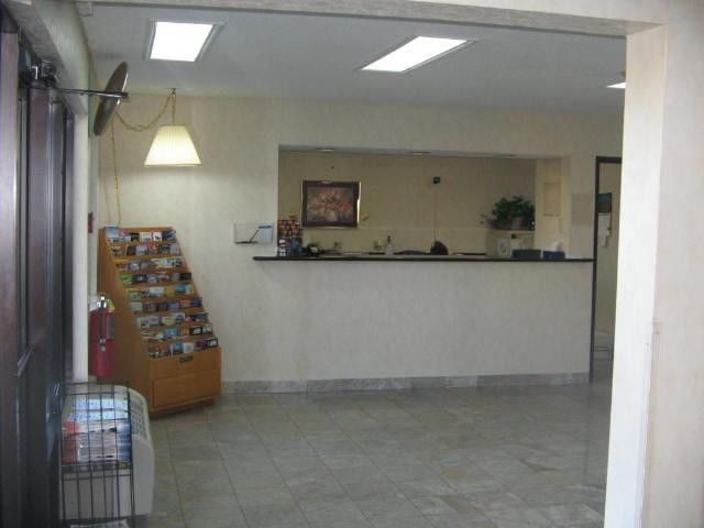 Quality Inn & Suites Metropolis I-24 Bagian luar foto